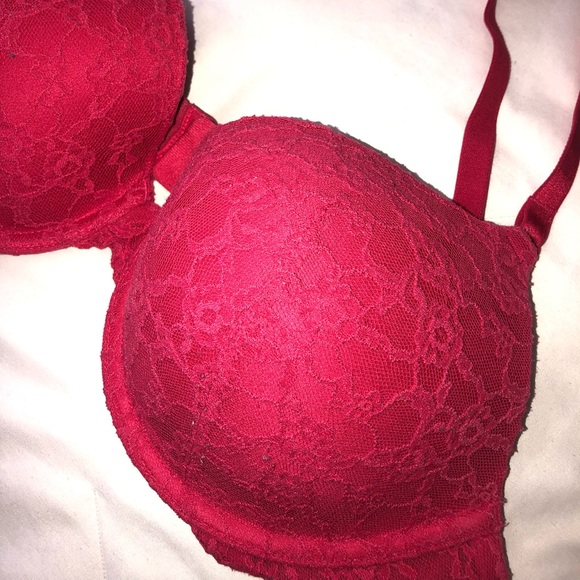 Red Lace VS Bra - Picture 2 of 6